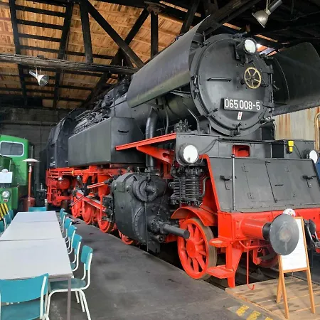 Zz_lokschuppen Pasewalk-erlebnisuebernachtung Im Schlafwagen キャンプ場 *