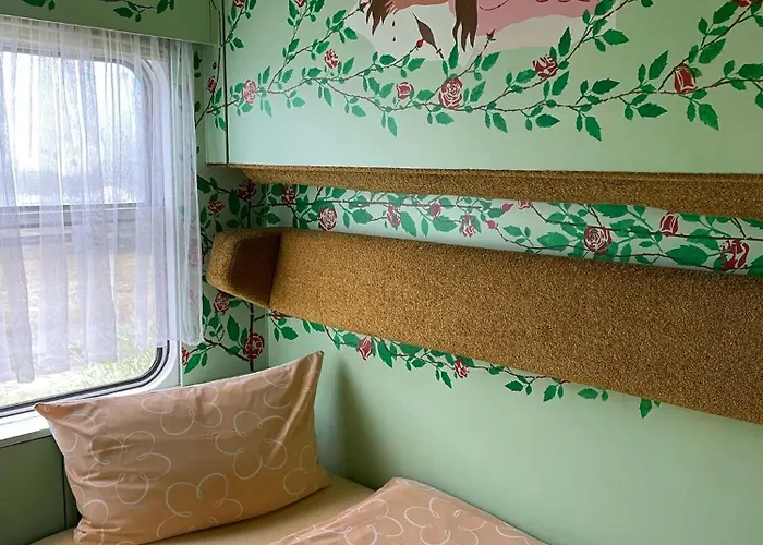 Campsite Zz_lokschuppen Pasewalk-erlebnisuebernachtung Im Schlafwagen *